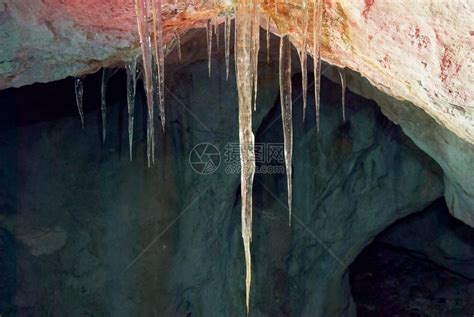 洞穴中的冰钟乳石高清图片下载-正版图片507514891-摄图网