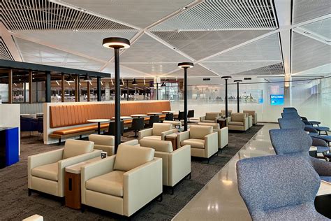 1st look: United debuts its nicest club yet in Newarks new Terminal A ...