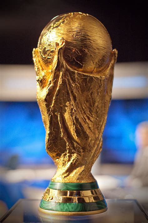 World Cup Trophy Pose 的图像结果