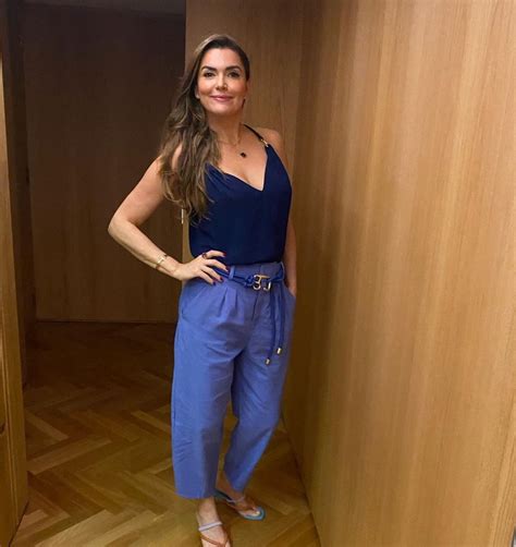 Longe da TV, Karina Perez, a Andrea de 'Mulheres de areia', hoje é empresária e avó