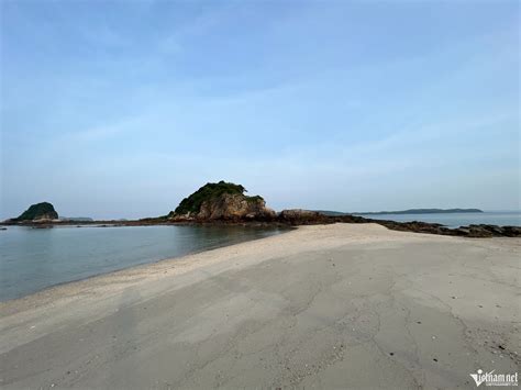 The "seven-star" islands in Quang Ninh