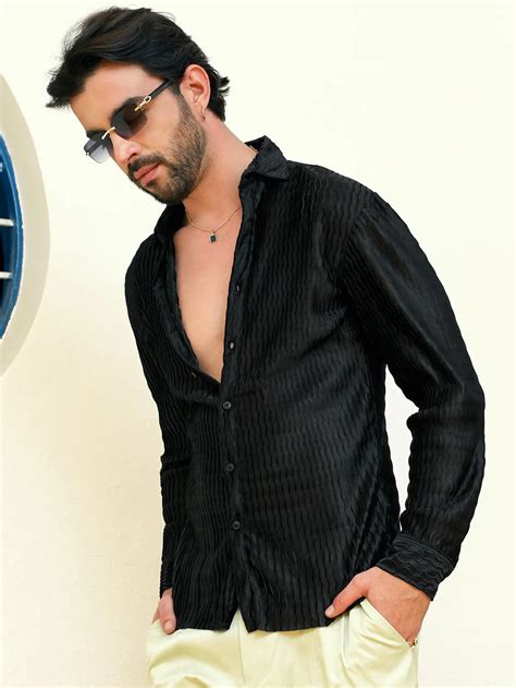 ₹899 | Campus Sutra men's Onyx Black Curly-Creased Shirt - Campussutra