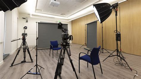 Interview Filming 的图像结果