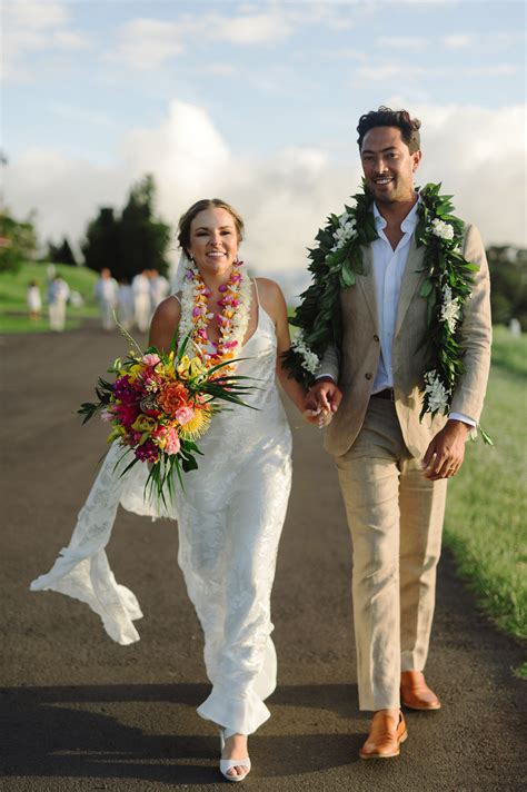 Hawaiian Wedding Attire