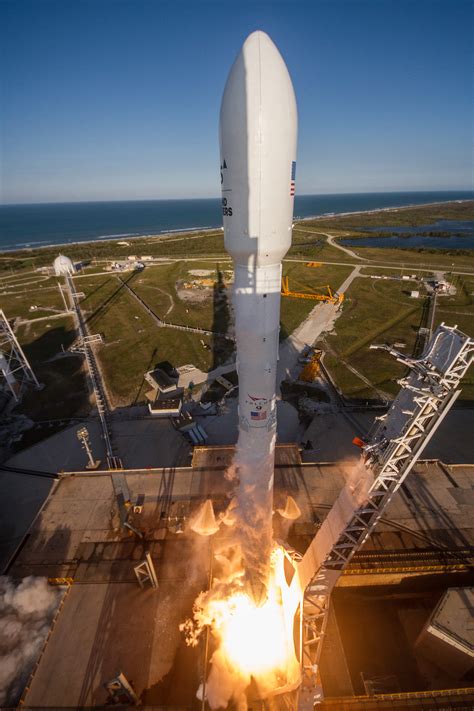Photos: Falcon 9 blasts off from Florida on First Re-Flight Mission ...