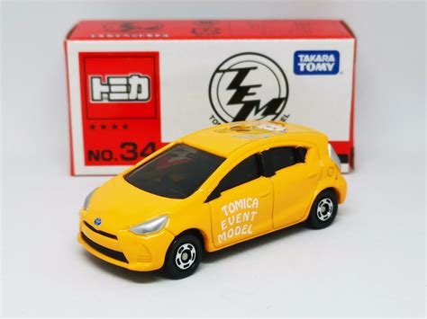 Tomica Event Model #34 Toyota Aqua – Mobile Garage HK