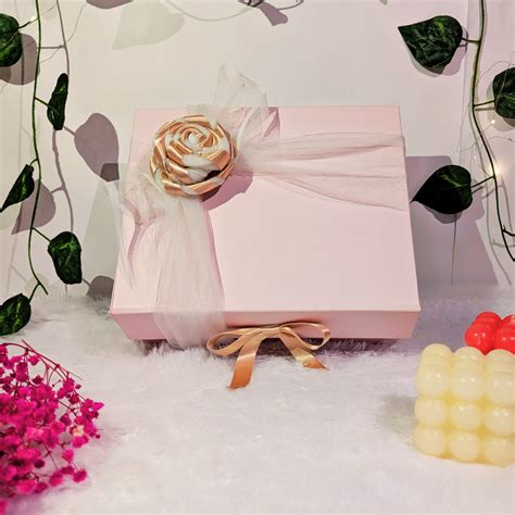 Rounaq Rakhi Gift Hamper – Grand Festive Box for Bhaiya-Bhabhi with Ke ...