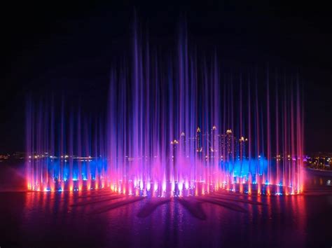 Stunning Pictures Of The World's Largest Ever Fountain, In Dubai