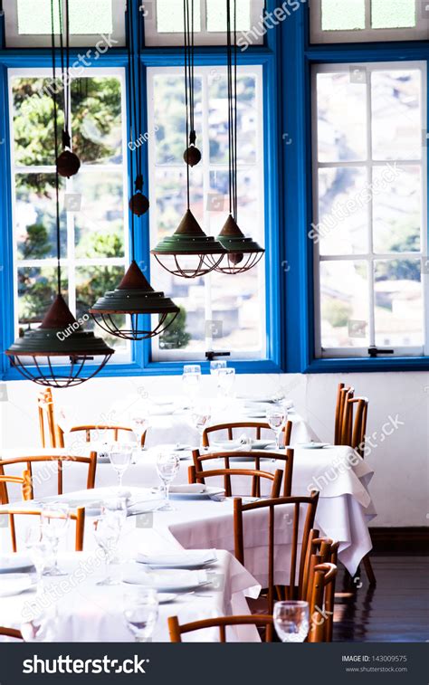 Restaurant Table Side View 的图像结果