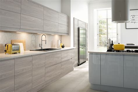 Handleless Washed Stone & Handleless Light Grey Gloss | Modern kitchen ...