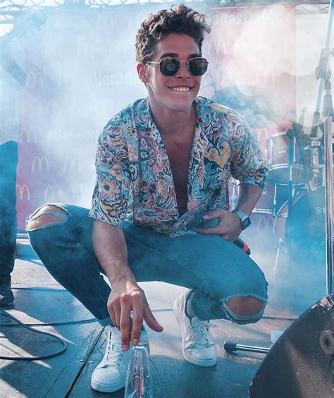 Jose Gimenez Zapiola on Instagram: “Fin de semana de shows💛! Dale chee🔥 ...