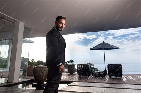 Buff Guy in Business Suit 的图像结果