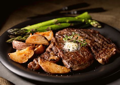 How Big Is a 6 Oz Steak? Size Matters! - Cook A Steak