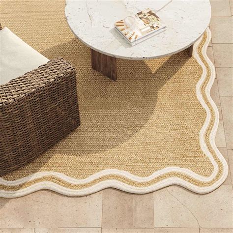 (E562) Scalloped Ivory Border Outdoor Area Rug, 8x10