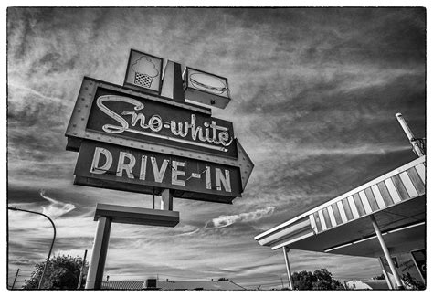 Sno-White Drive-In : r/blackandwhite