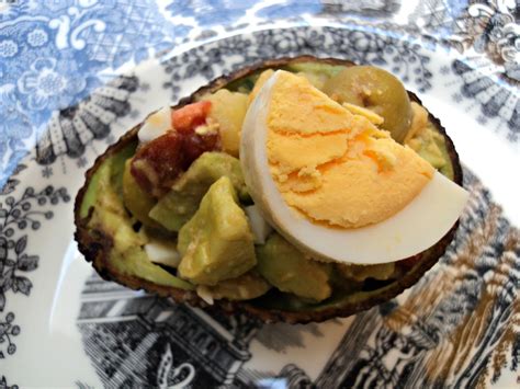 Aguacates Rellenos de Ensalada de Verano - Olor a hierbabuena