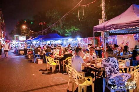 南宁最受欢迎的地摊一条街，夜晚游客如织，白天了无痕迹_腾讯新闻