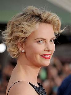 How To Style Growing Out Hair by 20 Non Awkward Ways To Grow Out Your Haircut How To Style Growing Out Hair
