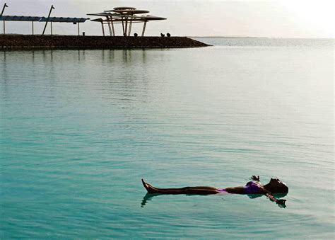 中国版的“死海”，在水面漂浮40分钟可养生，和湖底这一资源有关_湖水