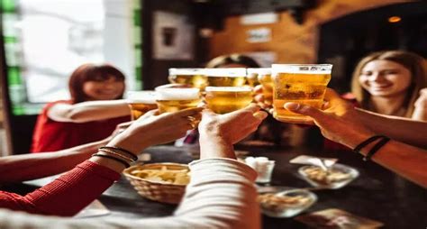 7 Bars To Visit With Your Squad This Friendship Day To Raise A Toast To ...