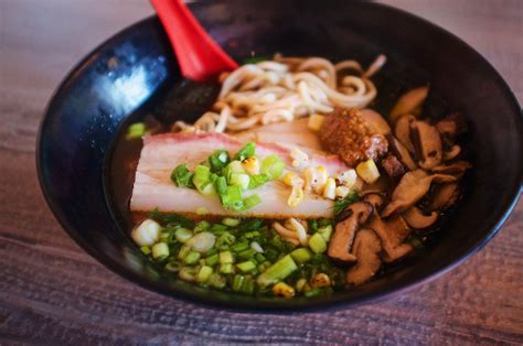 Best Food at Disneyland: Guide of What and Where to Eat at Disneyland