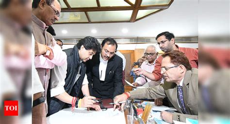 Jyotiraditya Scindia omitted details of pending cases in RS papers ...