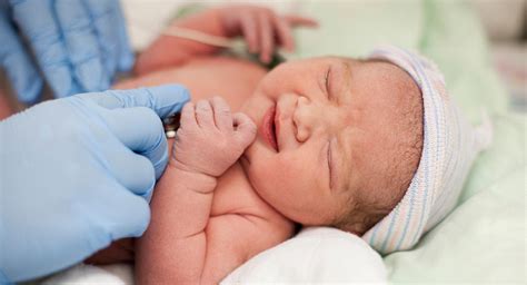 Low blood sugar in newborns: What causes it and how it's treated ...