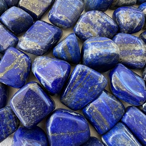40 Dark Blue Gemstones - Comprehensive List With Pics