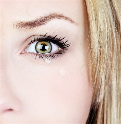 漂亮的女人留下了伤心的眼泪图片下载 - 觅知网