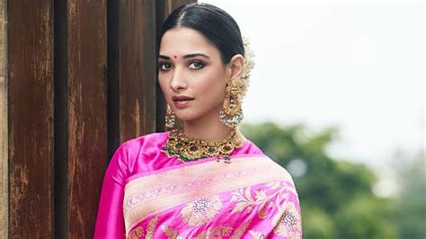 Tamannaah Bhatia styled her pink Benarasi sari with regal gold ...