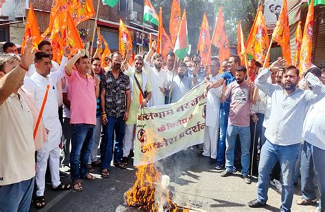 Pahalgam Terrorist Attack: गगरेट में भाजपा ने निकाला रोष मार्च, आतंकवाद ...