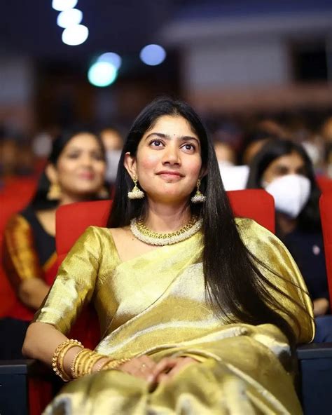 Sai Pallavi : 'ఆడవాళ్లు మీకు జోహార్లు' ఈవెంట్‌లో చీర కట్టులో మెరిసిన ...