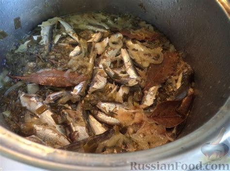 Рецепт: Тюлька (килька) тушеная с зеленым луком на RussianFood.com