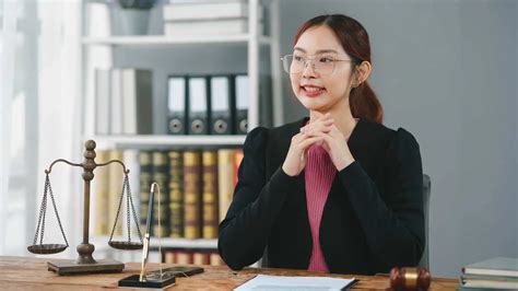 How Much Does a Debt Settlement Lawyer Cost: 3 Tips | Beem