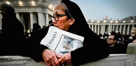 Benedicto XVI y Juan Pablo II, dos funerales para la historia