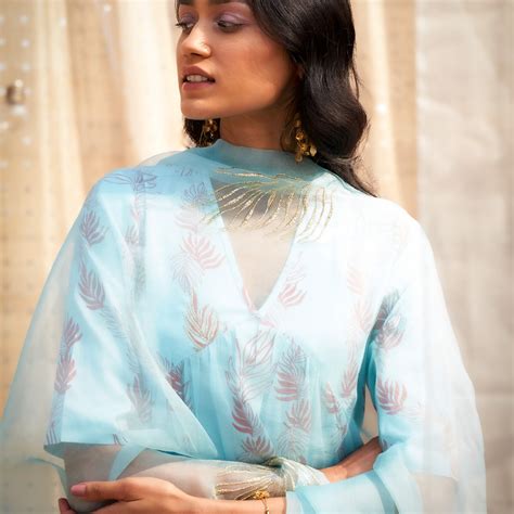 Elegant Leaf-Printed V-Neck Kurta Set with Organza Dupatta & Zari ...