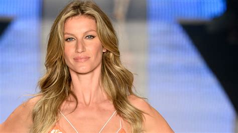 Gisele Bündchen Poses Topless In First Modeling Gig Post-Divorce From ...