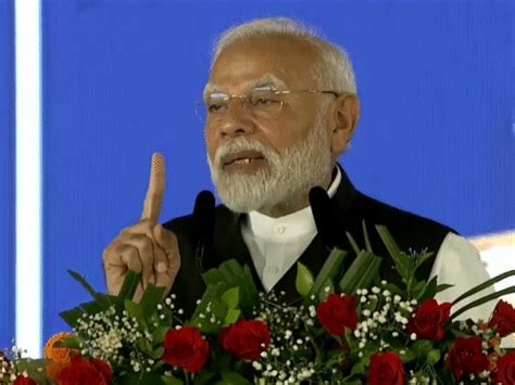 In Jalgaon, PM said - Crimes against women are unforgivable | જલગાંવમાં ...