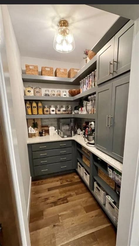 Walk-In Kitchen Pantry 的图像结果