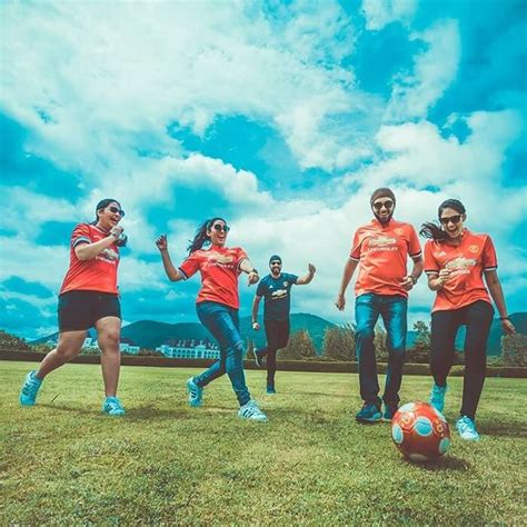 40 ‘Fun’-tastic Prewedding Photoshoot Prop Ideas