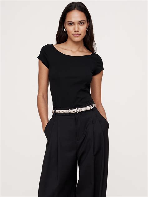 Casual Outfits for Apple-Shape: 10 Stunning Styles to Enhance Your ...