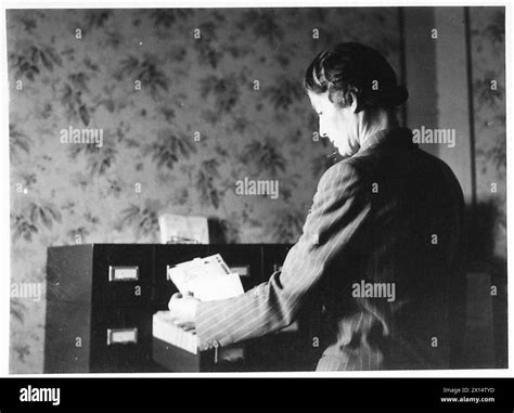 PARCELS FROM THE MIDDLE EAST FOR BRITISH PRISONERS-OF-WAR - The card index is in charge of Mrs ...