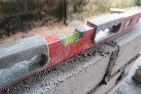 Using a Water Level for Foundation Work 的图像结果