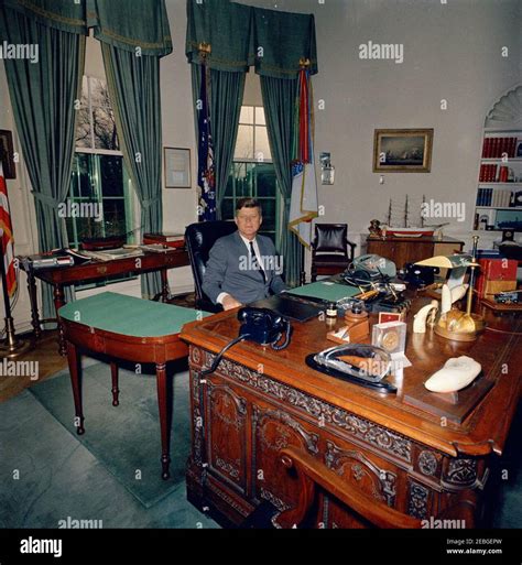President at Desk 的图像结果