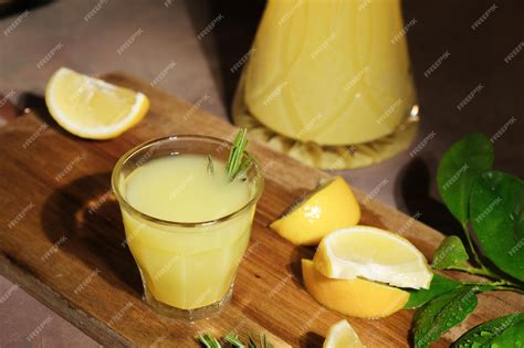 Premium Photo | Limoncello italian alcoholic lemon beverage