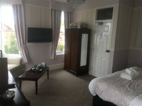 EARLSTON HOUSE (Paignton, Devon) - Inn Reviews, Photos, Rate Comparison ...