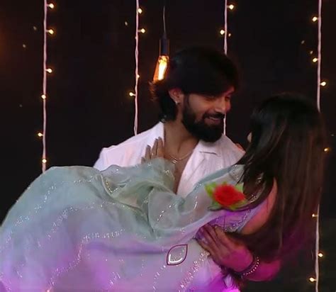 Bigg Boss Kannada: ಶೃಂಗಾರದ ಹೊಂಗೆ ಮರ ಹೂ ಬಿಟ್ಟಿದೆ ಅಂತ ಹಾಡ್ತಿದ್ದಾರೆ ...