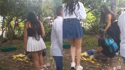 Humanity still alive: Young girls offer money to street vendor after he ...