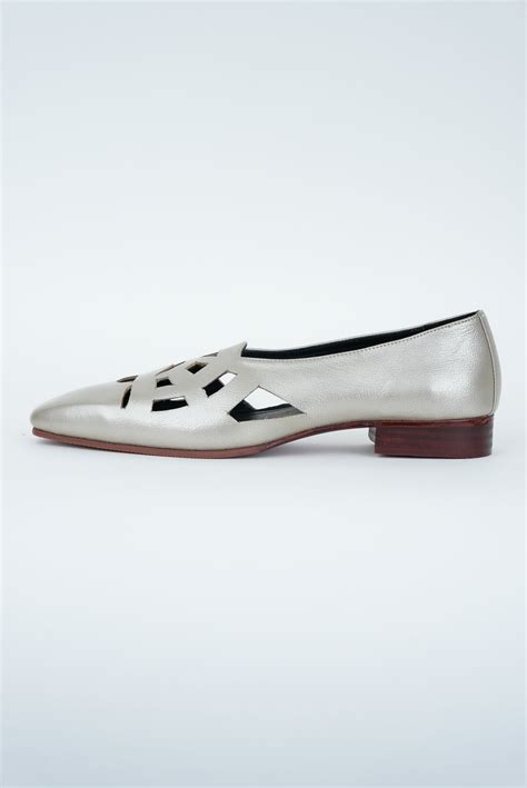CLASSIC IVORY CUT JUTTI – Kavith Sainaani Store