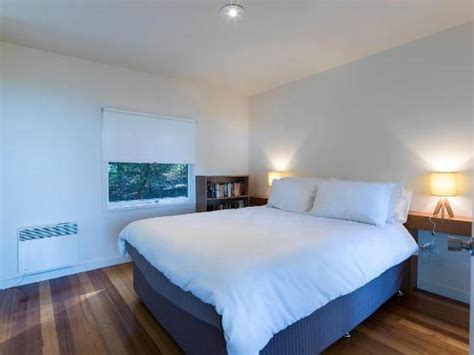 MT SINGAPORE VILLAS (Yanakie) - Villa Reviews, Photos, Rate Comparison ...